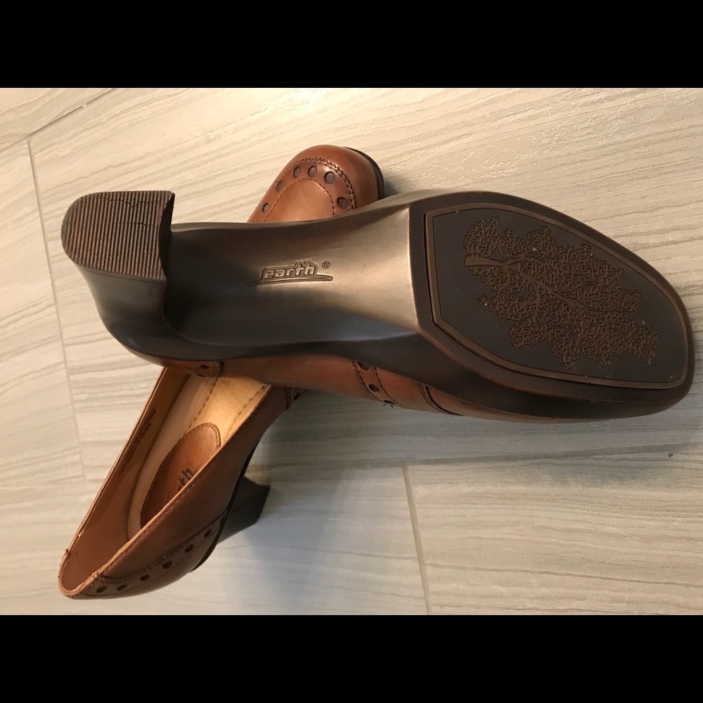 Size 10 Earth Brown Pumps